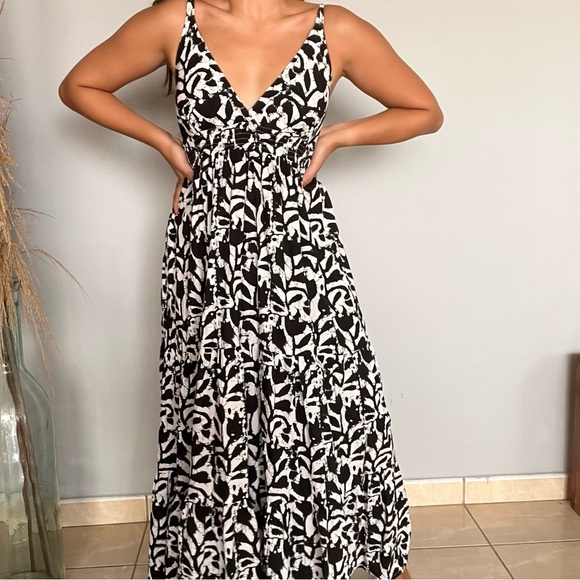 Lora Mojada Floral Maxi Dress | Black & White | Size: S/M | Women - Picture 6 of 6
